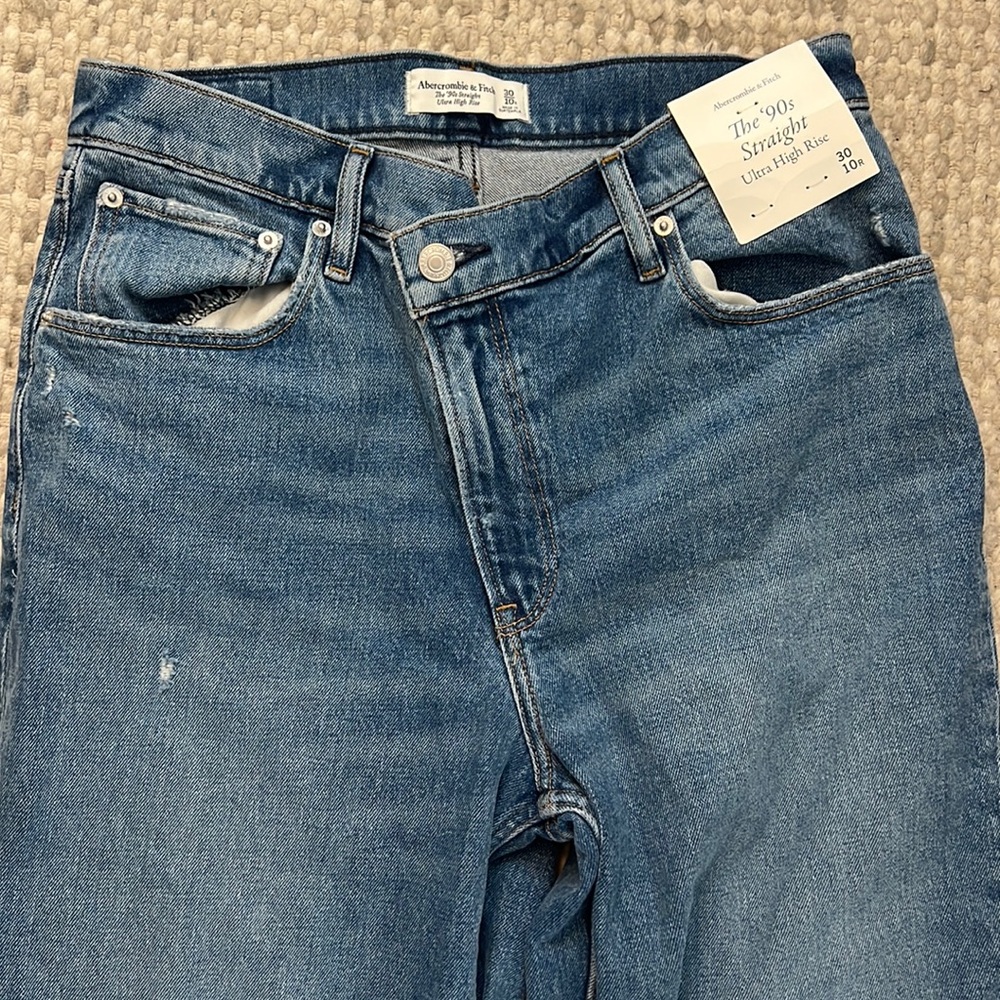 NWT Abercrombie The 90s Straight Ultra High Rise